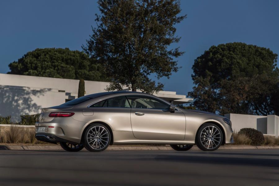  Mercedes-Benz E300 AMG Line Coupe 2017 года  (WW) (фото 14 из 20)